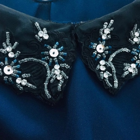 Blouse w/ collar detail in black & blue - Picture 2 of 4